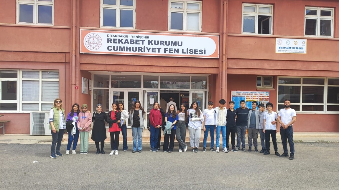 Okulumuz 8.Sınıf Öğrencilerine Yönelik Lise Tanıtım Gezileri Düzenlendi. 